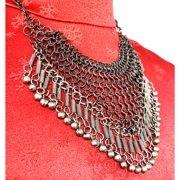 Vintage Chain Maile Bib Necklace Boho Beaded Silvertone Unique Movement Jingles - Picture 3 of 6